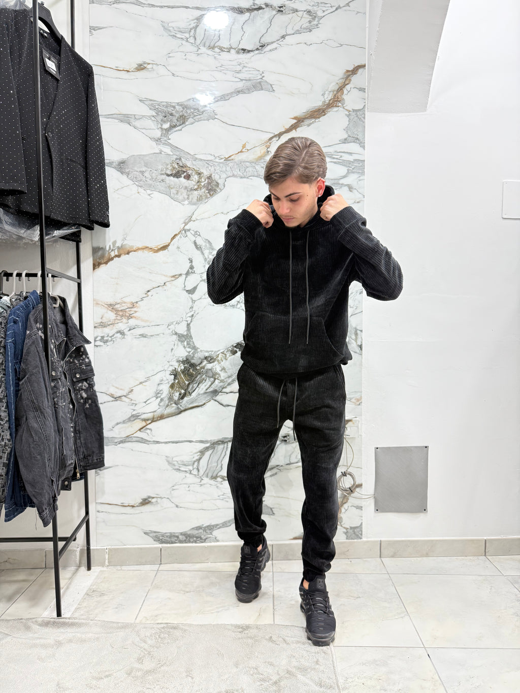 Tuta Black Essential