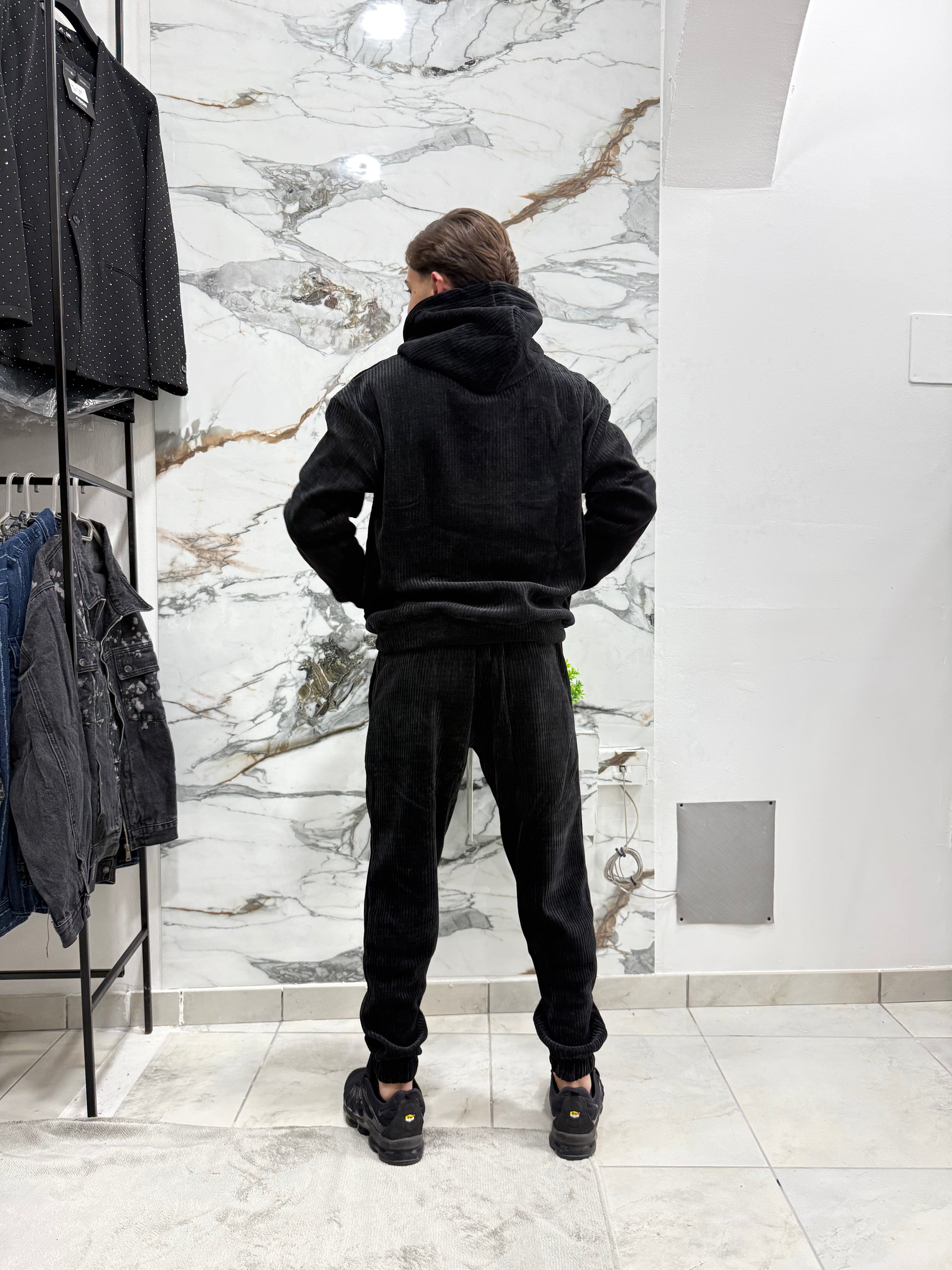 Tuta Black Essential